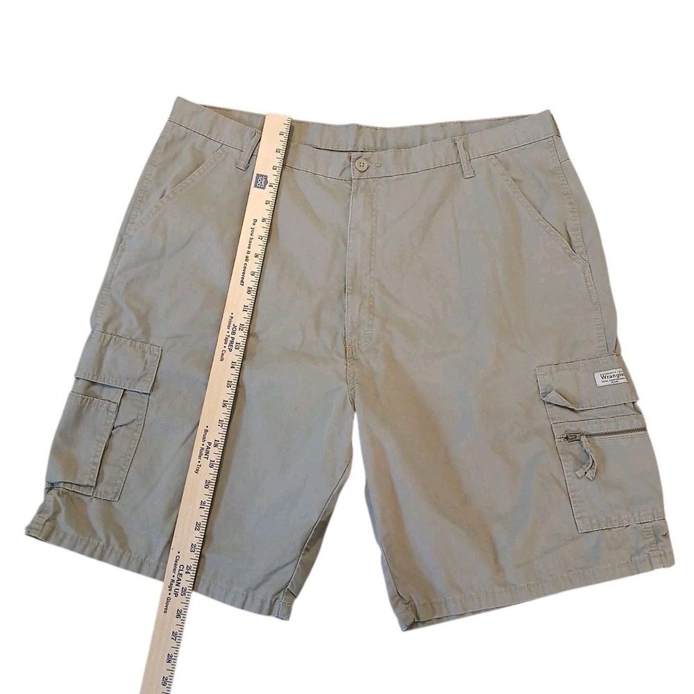 Dockers Wrangler Lot of 2 Pairs Men's Gray Khaki Shorts Sz W42 & 42 Cotton READ - Picture 15 of 16